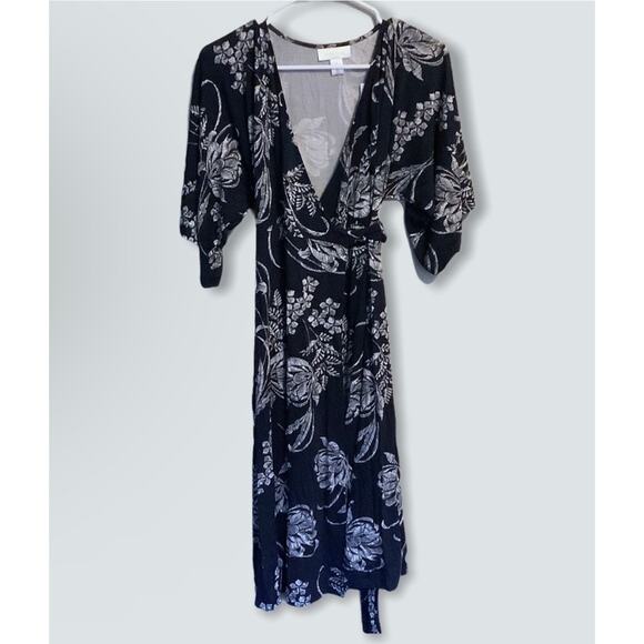 Motherhood Maternity Navy White Floral Flutter Sleeve Wrap Dress Size Medium NWT - Picture 3 of 13